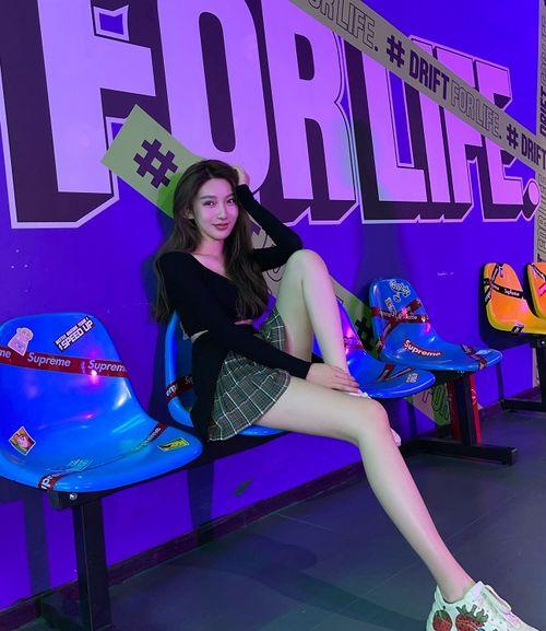 女明星光溜溜图片视频素材高清 网络爆料 每日爆料大赛精彩内容,女明星私密瞬间，网络爆料大赛每日精彩揭秘